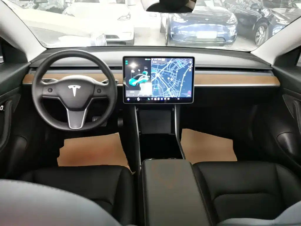 Tesla Model 3 — миниатюра 10