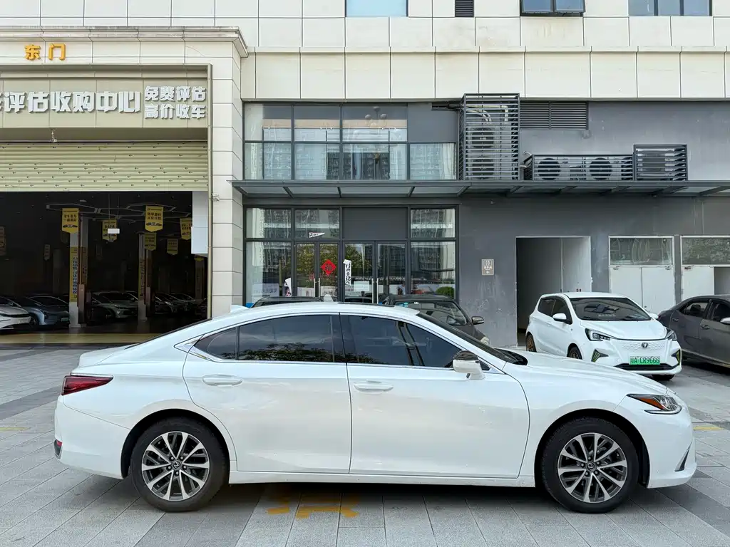Lexus ES — миниатюра 4