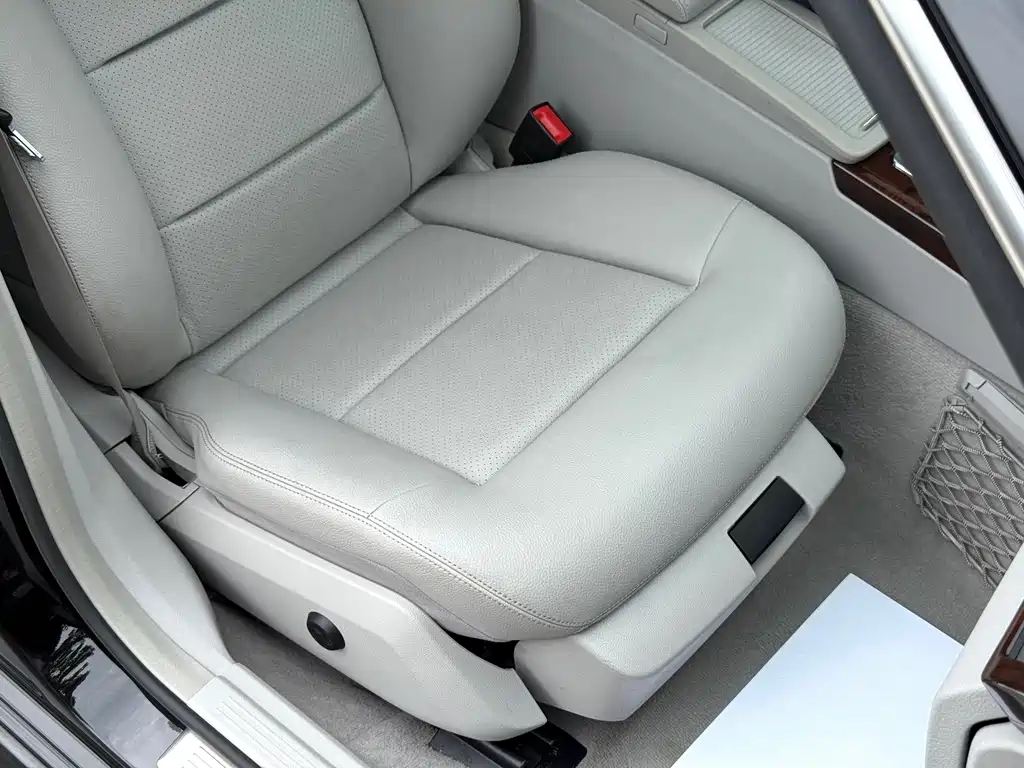 Mercedes-Benz E-Class — миниатюра 18