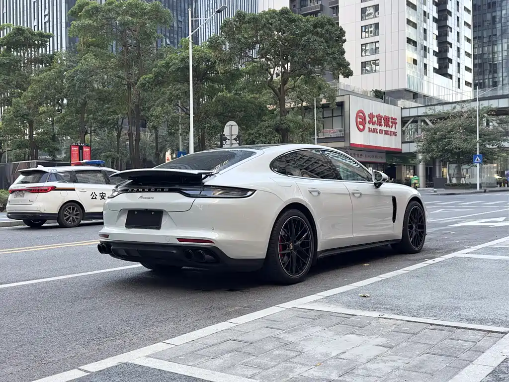 PORSCHE PANAMERA