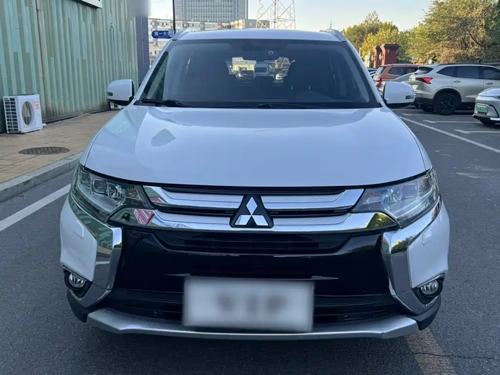 Mitsubishi Outlander — миниатюра 3