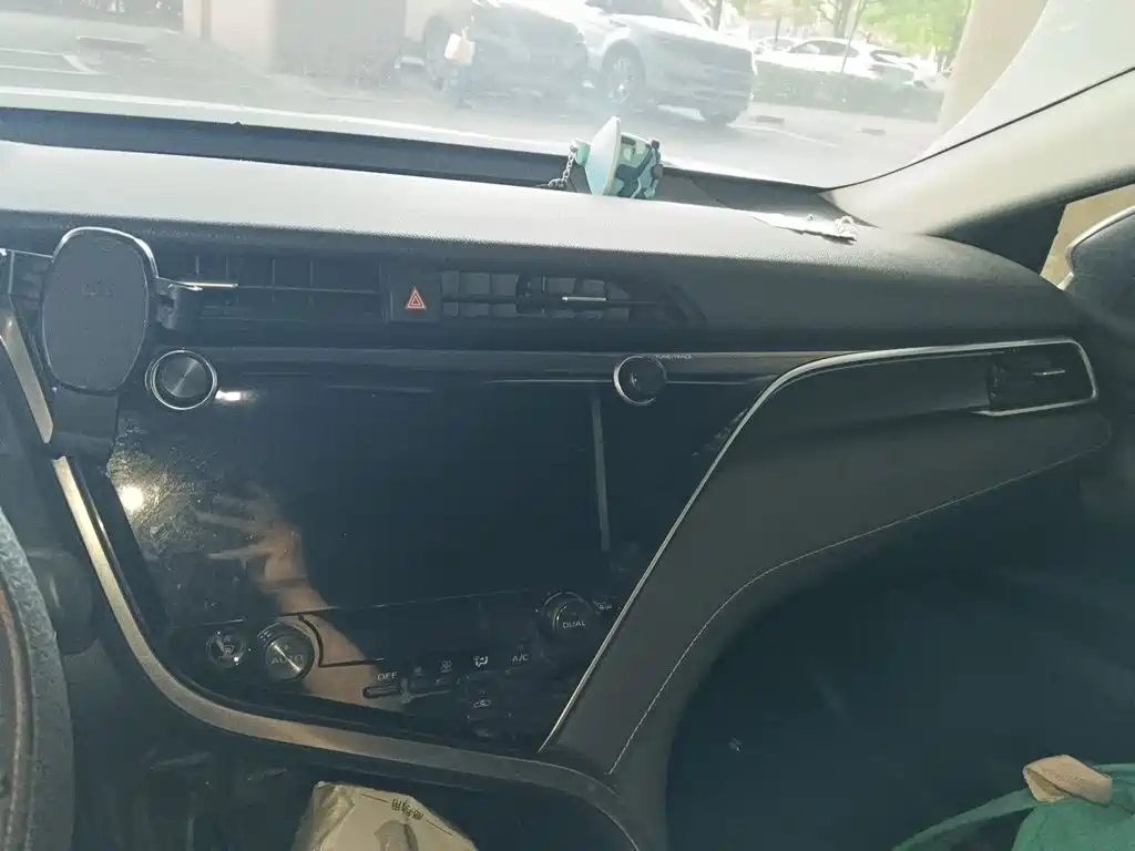 Toyota Camry — миниатюра 14