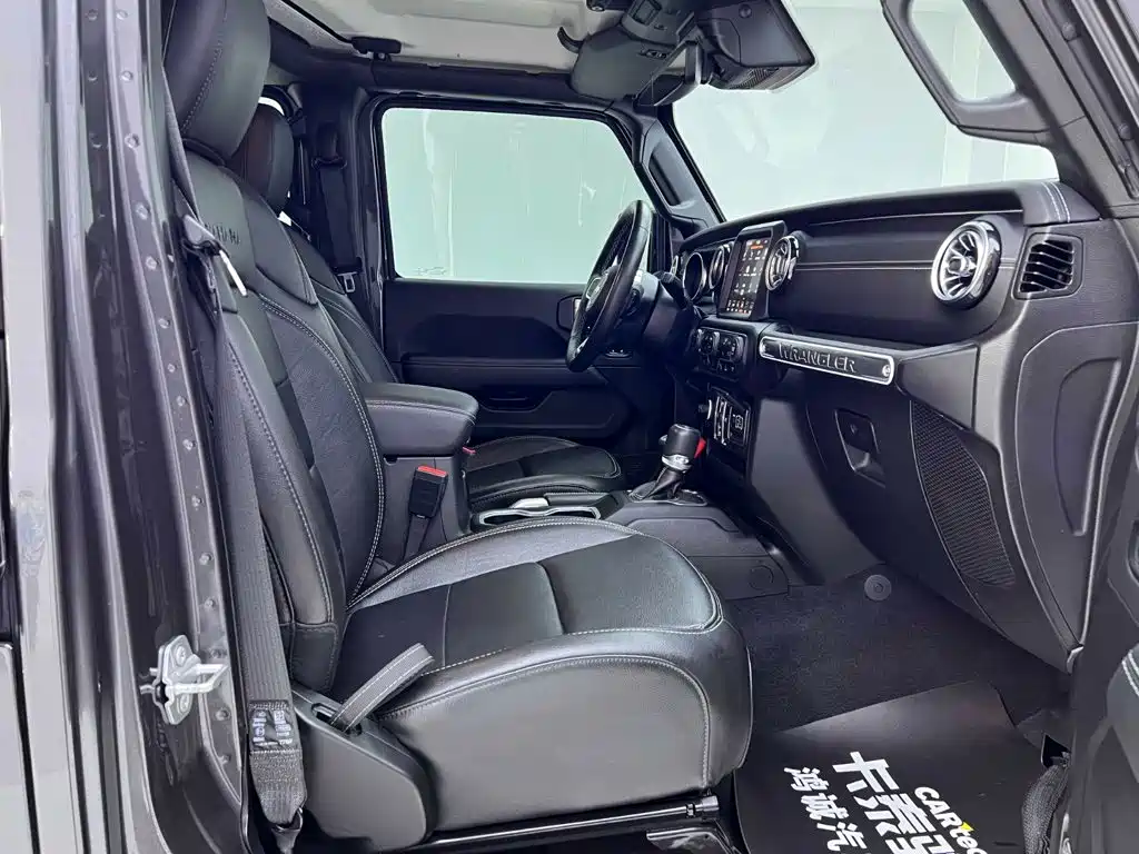 Jeep Wrangler PHEV — миниатюра 18
