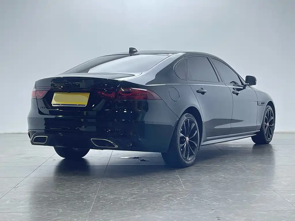 Jaguar XFL — миниатюра 3