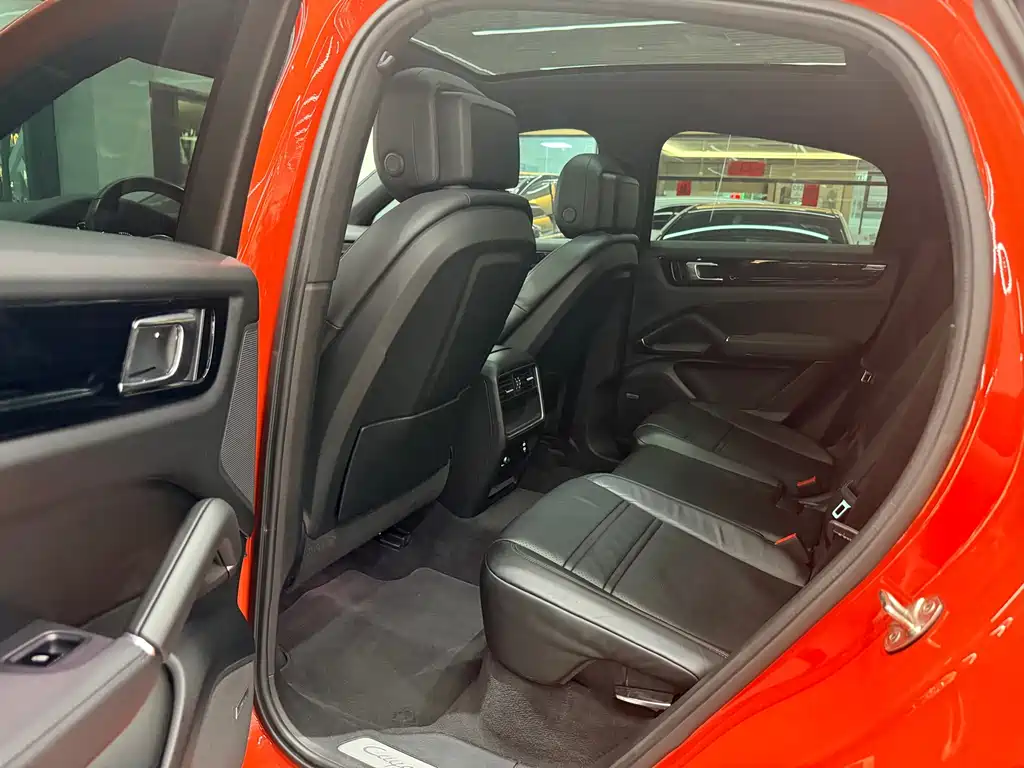Porsche Cayenne — миниатюра 5