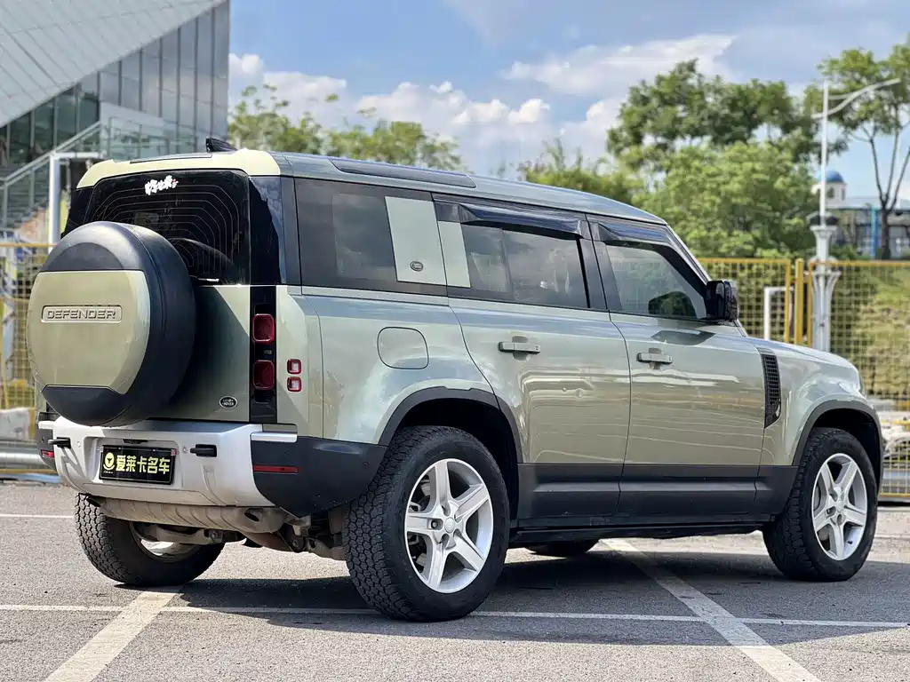 Land Rover Defender — миниатюра 5