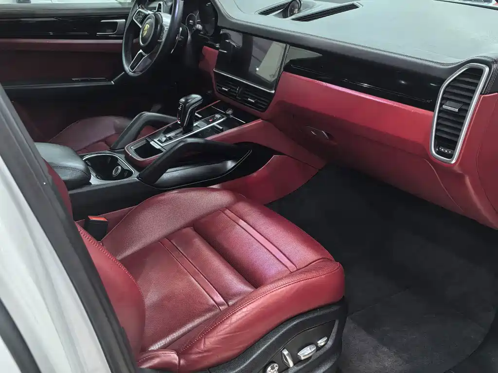 Porsche Cayenne — миниатюра 7