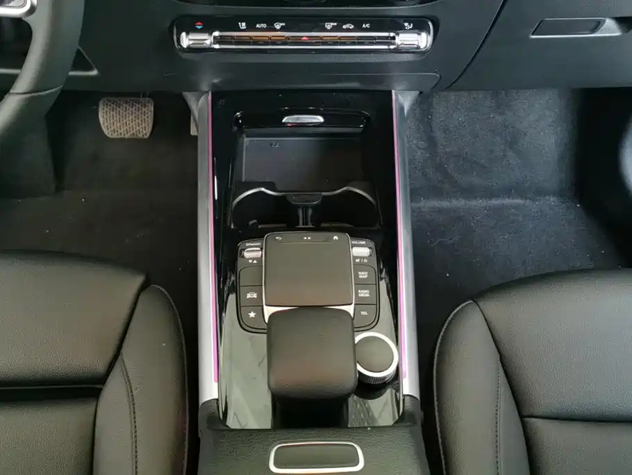 Mercedes-Benz GLA — миниатюра 16