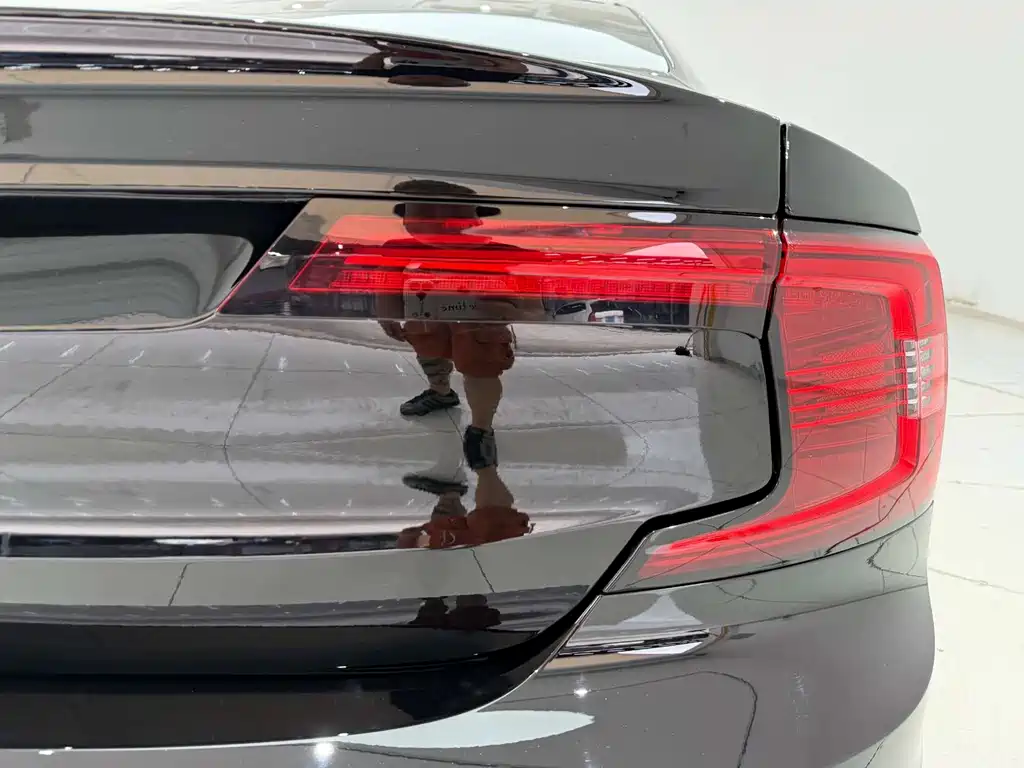 Volvo S90 2024 B5 Luxury