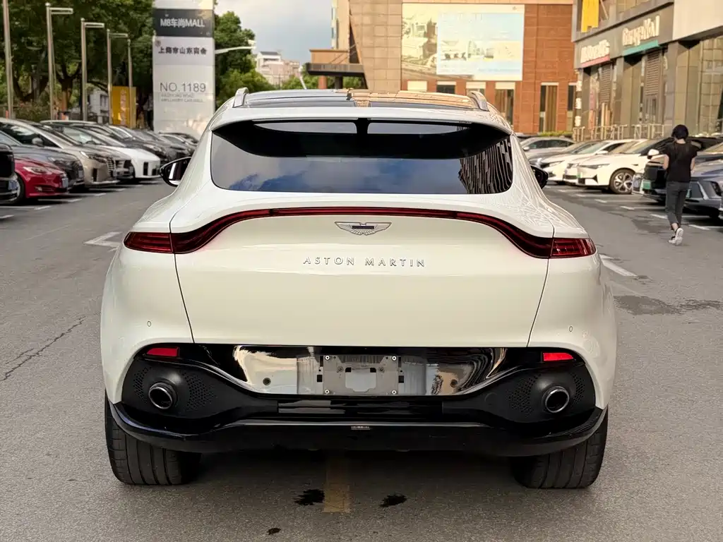 Aston Martin DBX — миниатюра 6