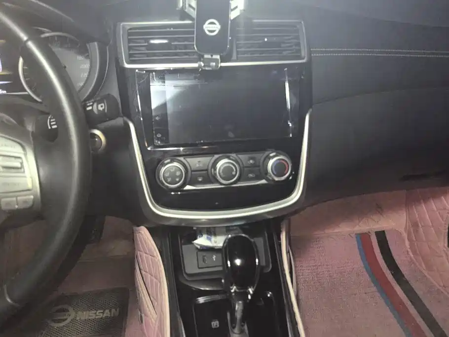 Nissan Tiida — миниатюра 13