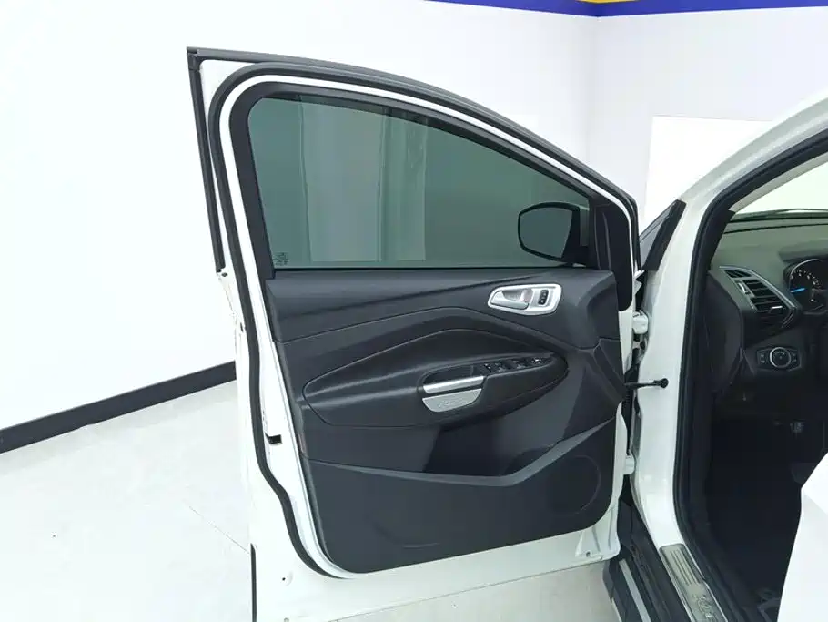 Ford Kuga — миниатюра 7
