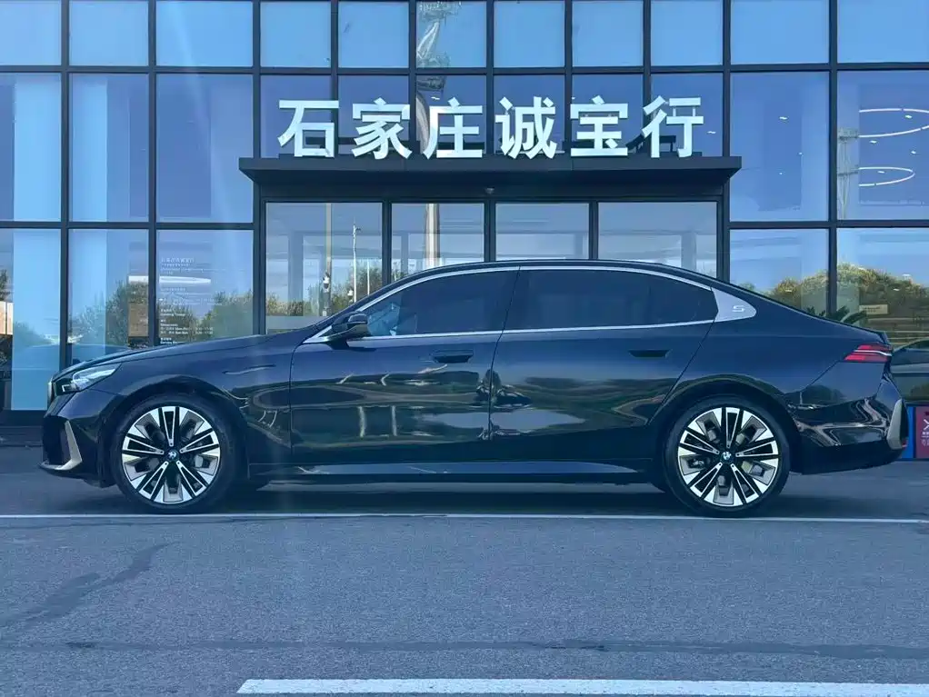 BMW 5 Series — миниатюра 4