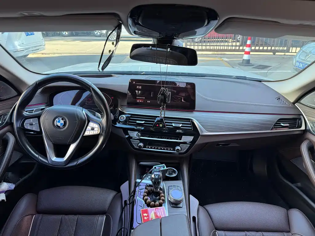 BMW 5 Series — миниатюра 14