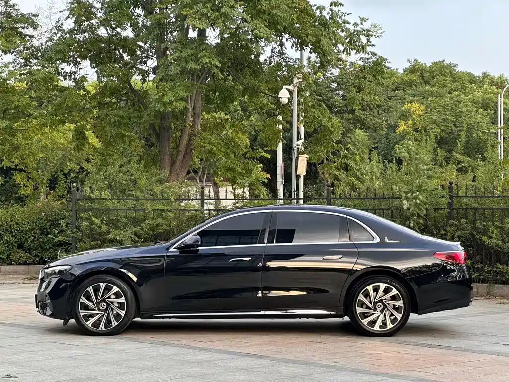 Mercedes-Benz E-Class — миниатюра 8