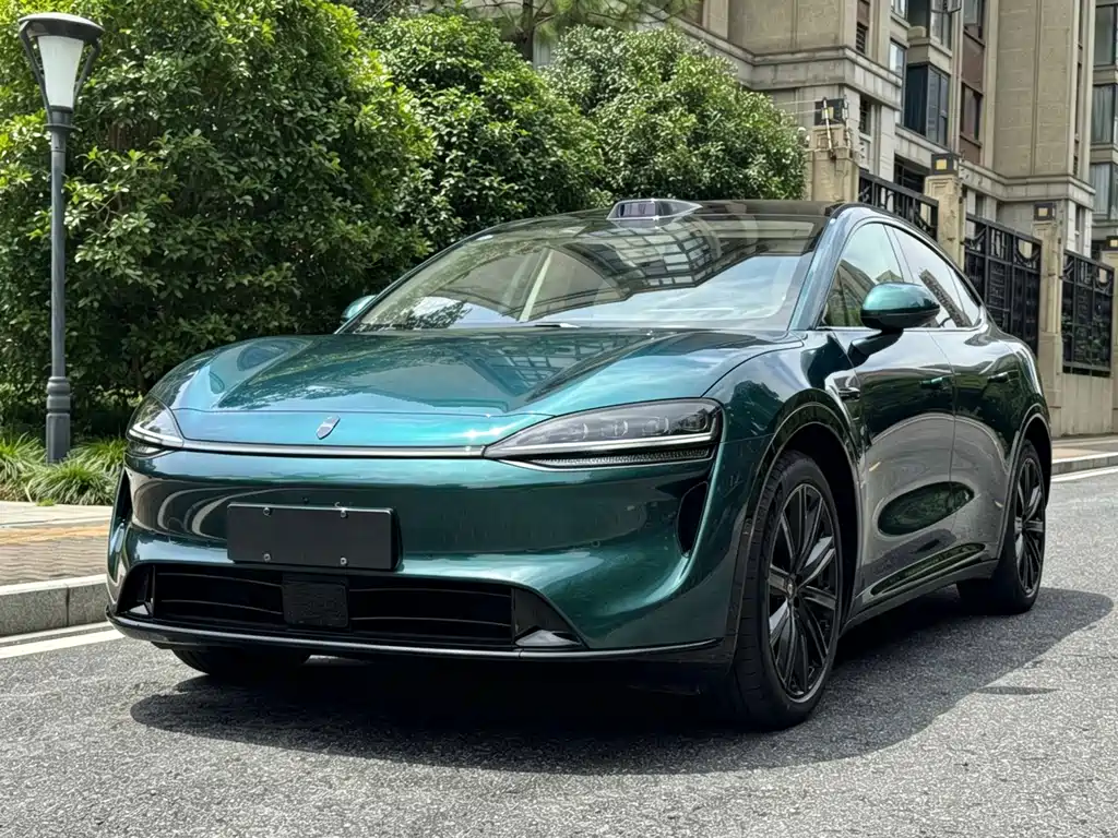 Luxeed R7