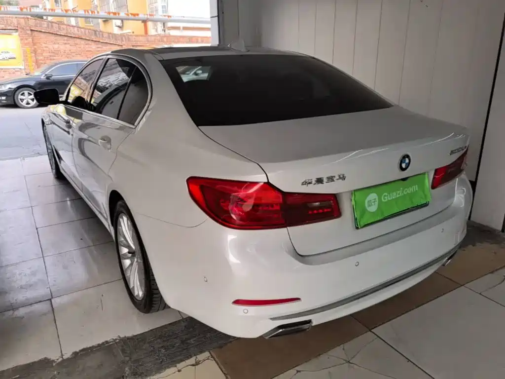 BMW 5 Series New Energy — миниатюра 5