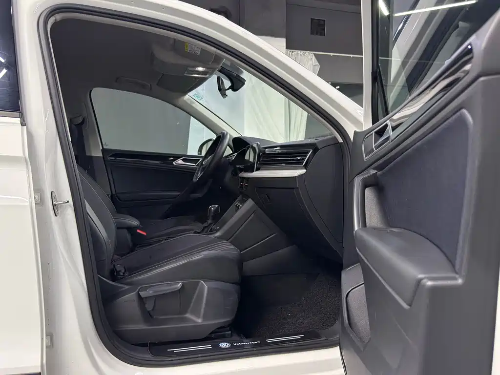Volkswagen Tiguan L L 2022 330TSI AT