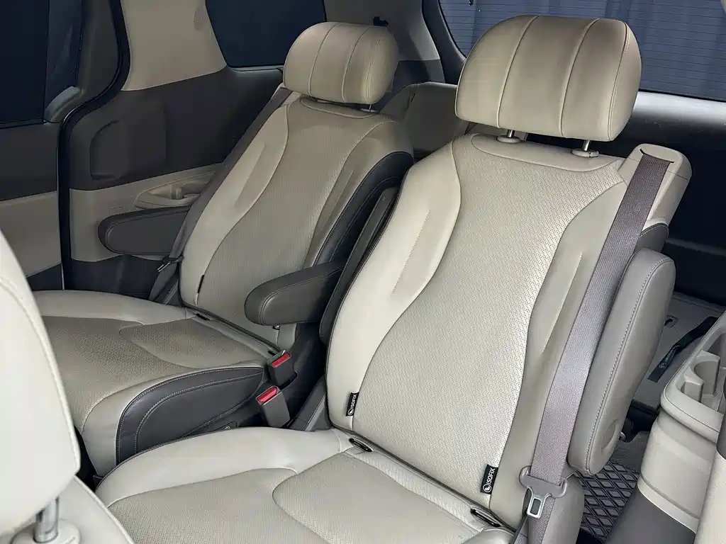 Kia Carnival — миниатюра 8