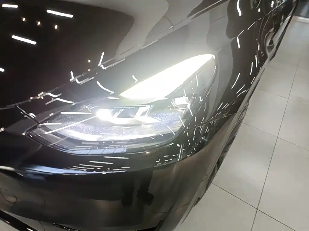 Tesla Model Y — миниатюра 24