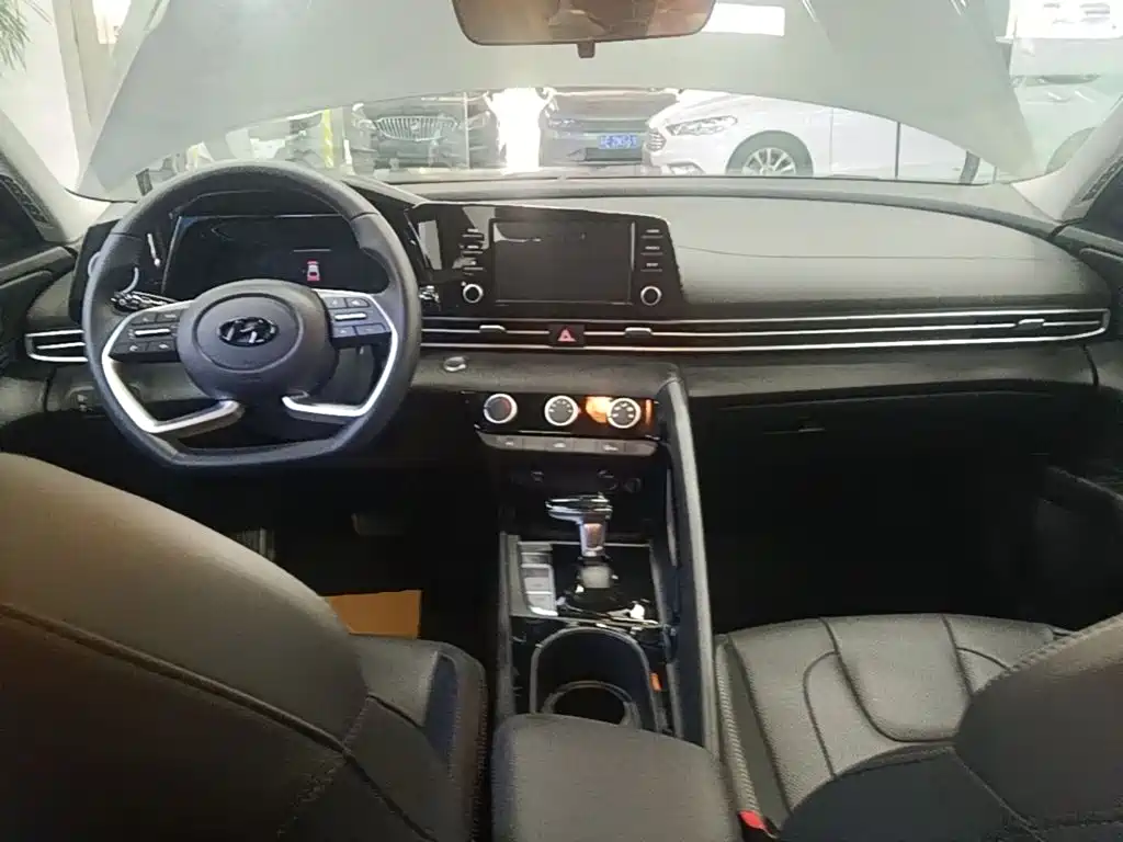 Hyundai Elantra — миниатюра 10