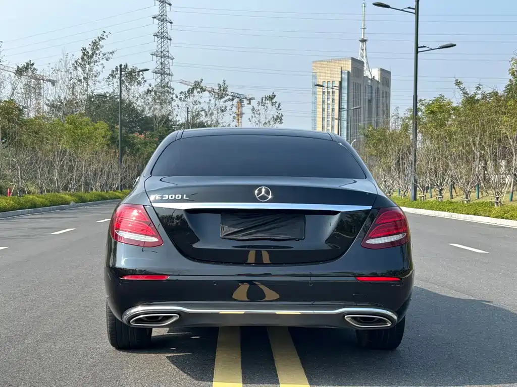 Mercedes-Benz E-Class — миниатюра 13