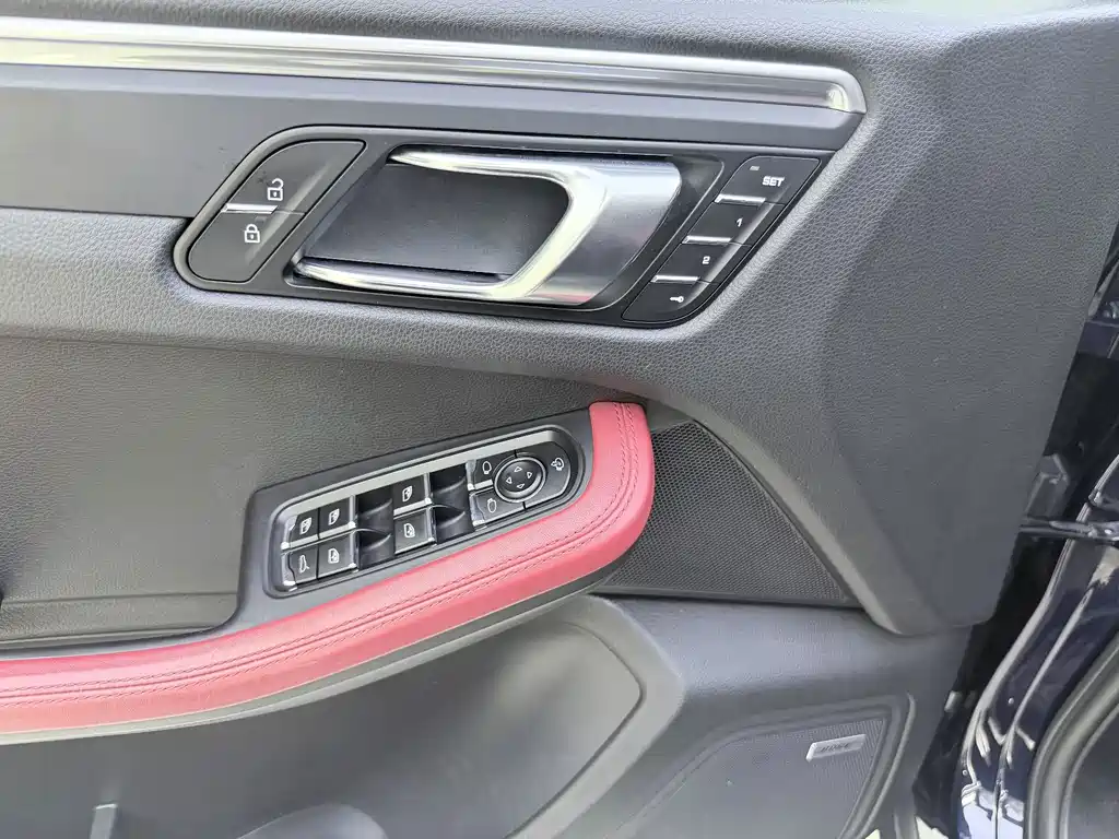 Porsche Macan — миниатюра 15