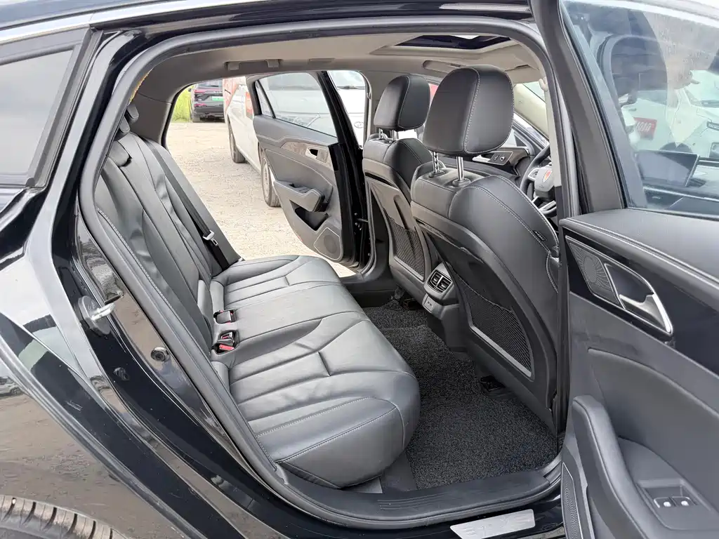 Hongqi Hongqi H5 — миниатюра 12
