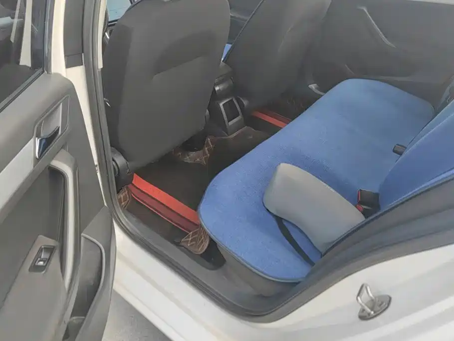 Volkswagen Jetta — миниатюра 11