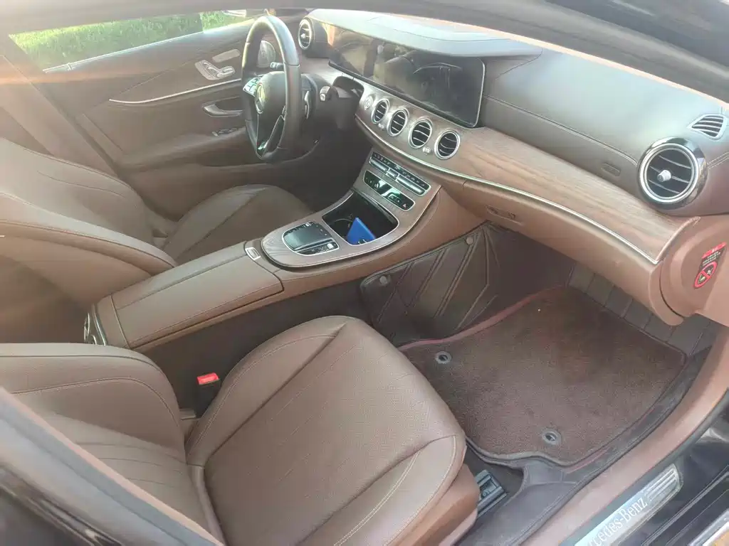 Mercedes-Benz E-Class — миниатюра 7