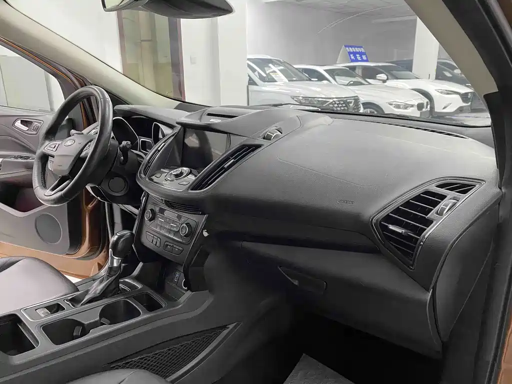 Ford Kuga — миниатюра 9