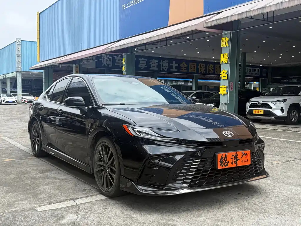 Toyota Camry — миниатюра 3