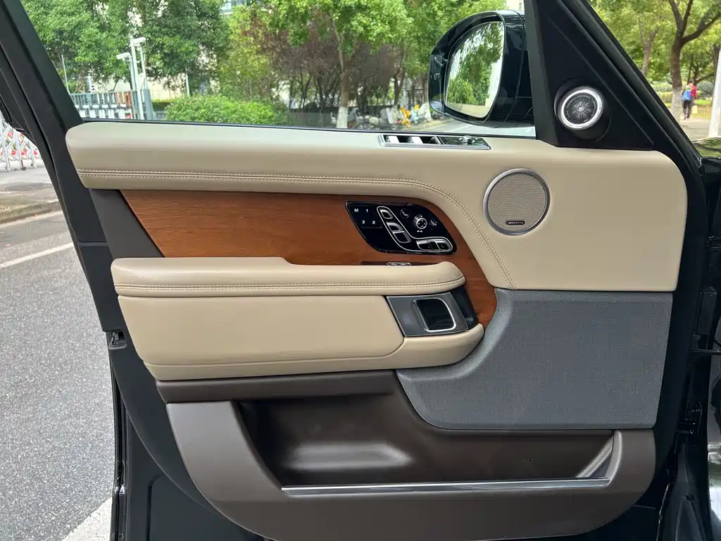 Land Rover Range Rover — миниатюра 14