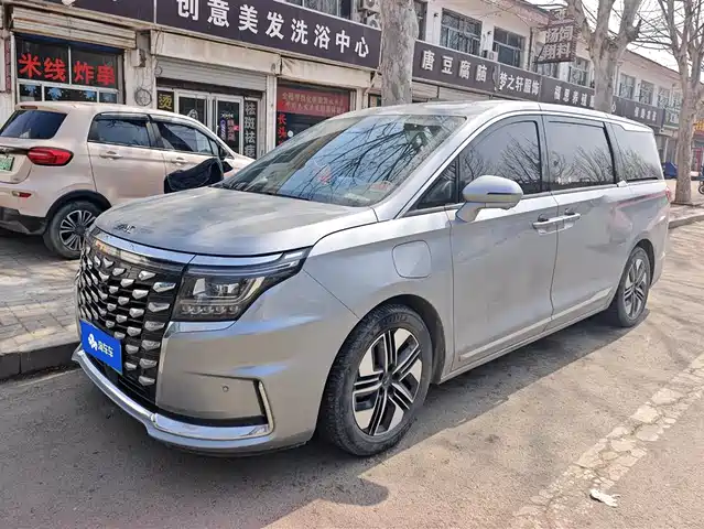 JAC Motors RUIFENG RF8 PHEV 2025