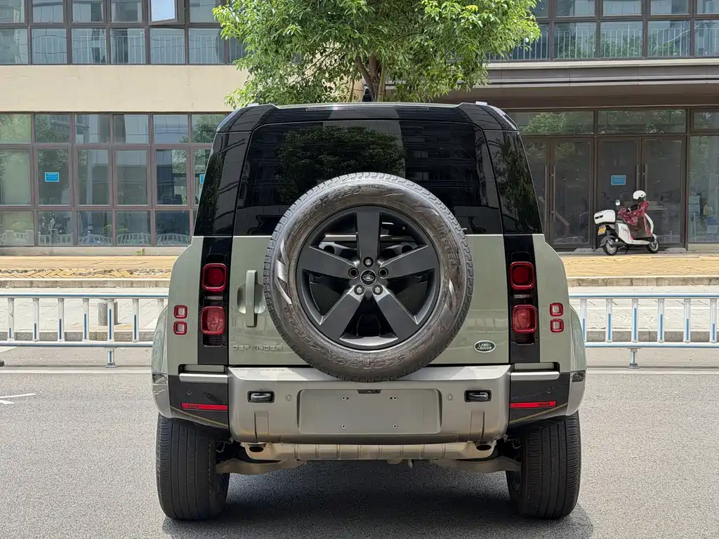 Land Rover Defender — миниатюра 12