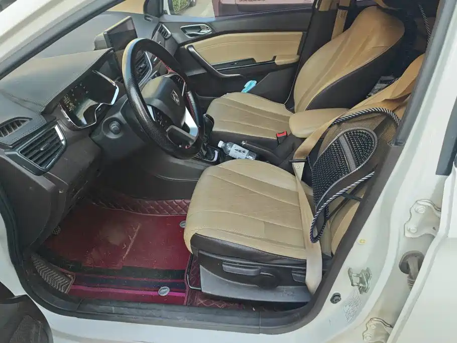 Baojun 310W — миниатюра 9
