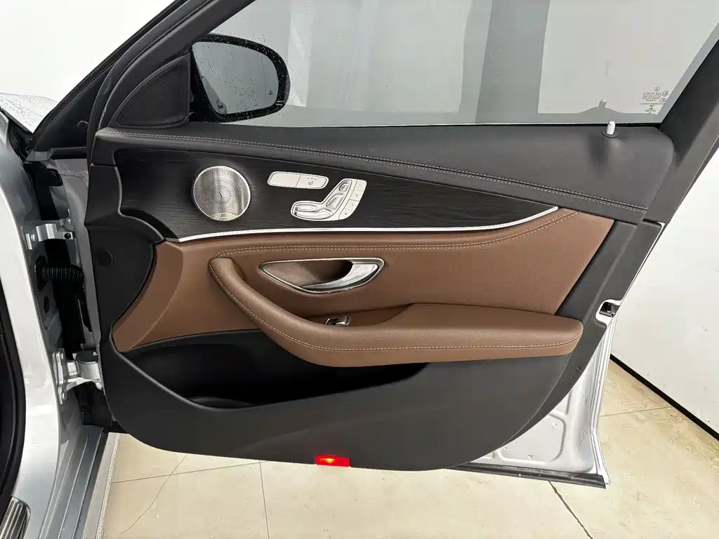 Mercedes-Benz E-Class — миниатюра 24