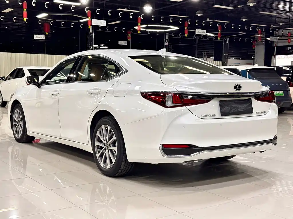Lexus ES — миниатюра 9