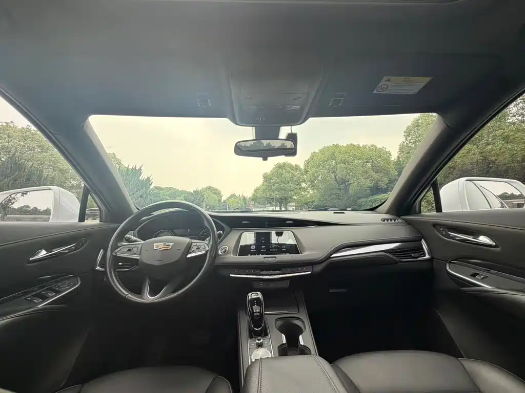 Cadillac XT4 2020 28T