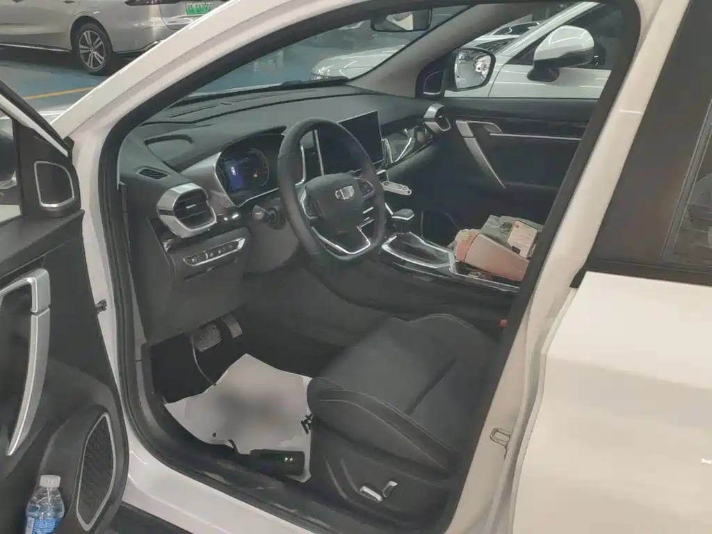 Geely Binyue — миниатюра 15