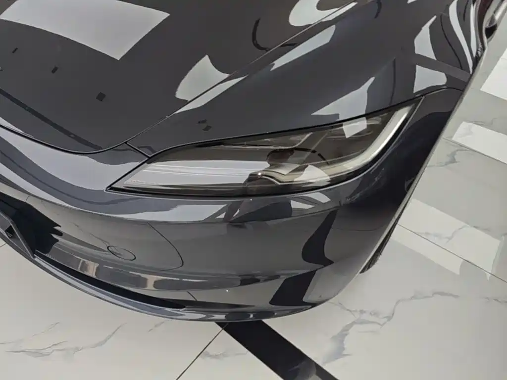 Tesla Model 3 — миниатюра 24