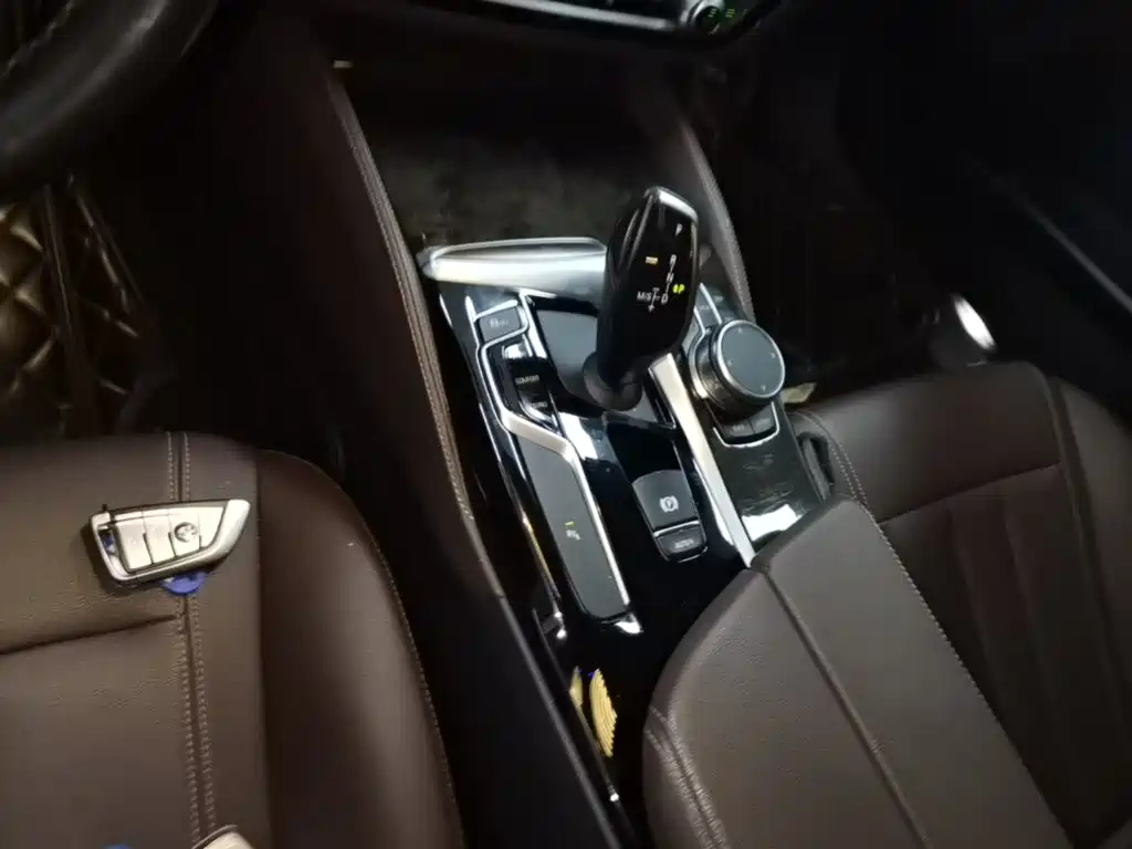 BMW 5 Series — миниатюра 14