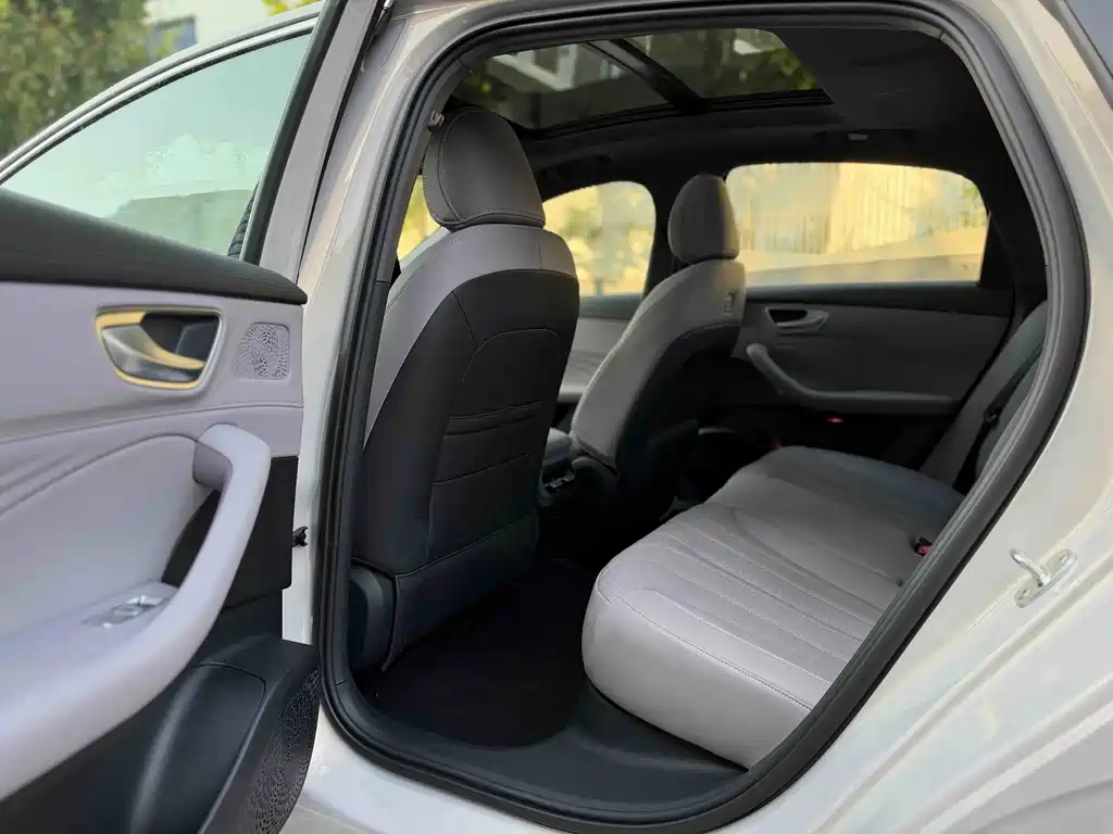 Roewe M7 DMH — миниатюра 12