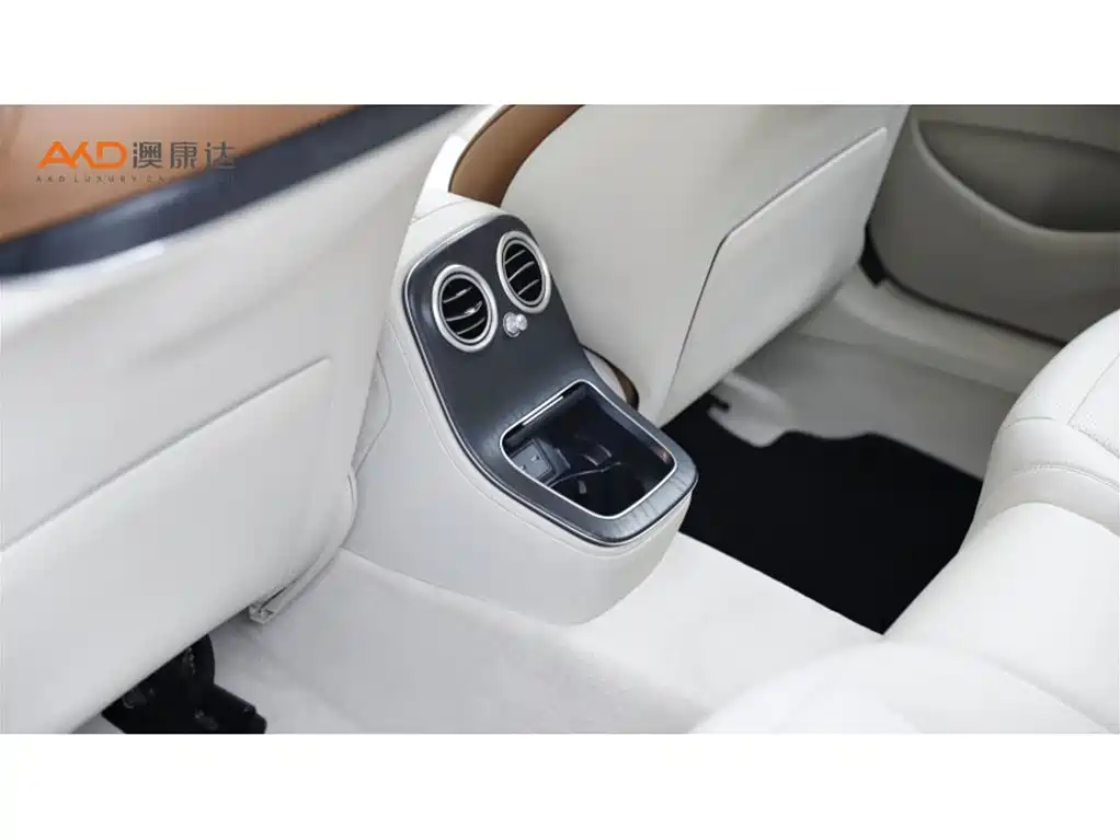 Mercedes-Benz E-Class — миниатюра 9