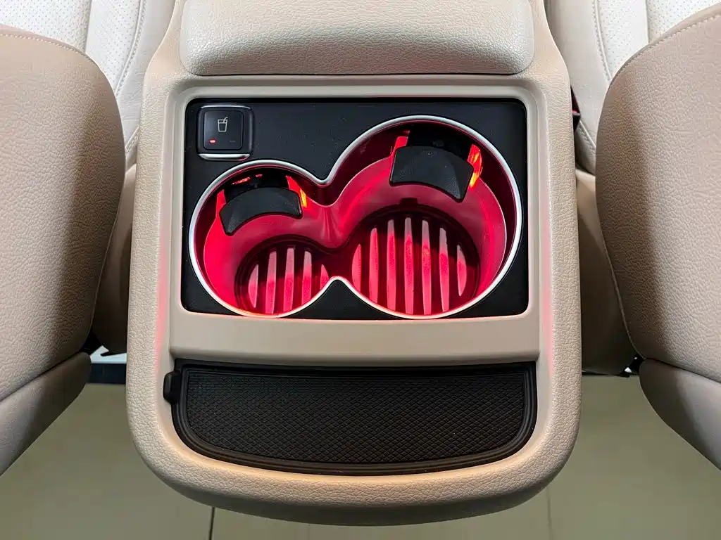 Mercedes-Benz V-Class — миниатюра 24