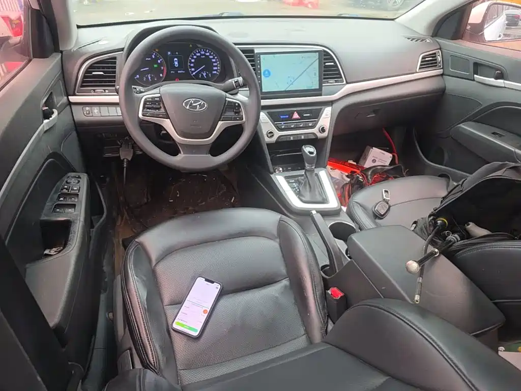 Hyundai Elantra — миниатюра 14