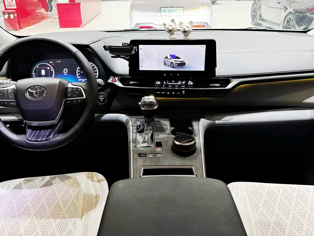 Toyota Granvia — миниатюра 13
