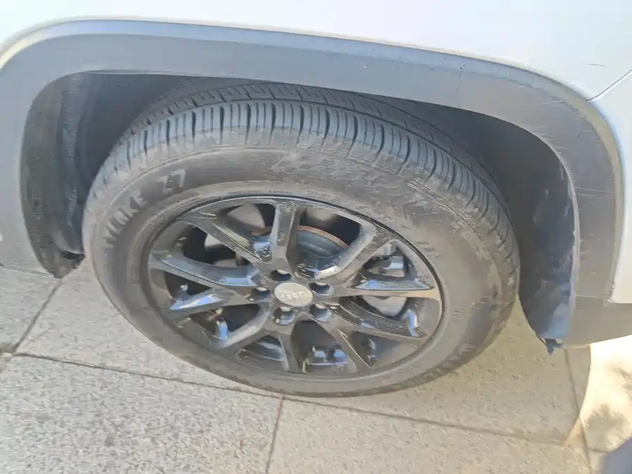Jeep Cherokee — миниатюра 6