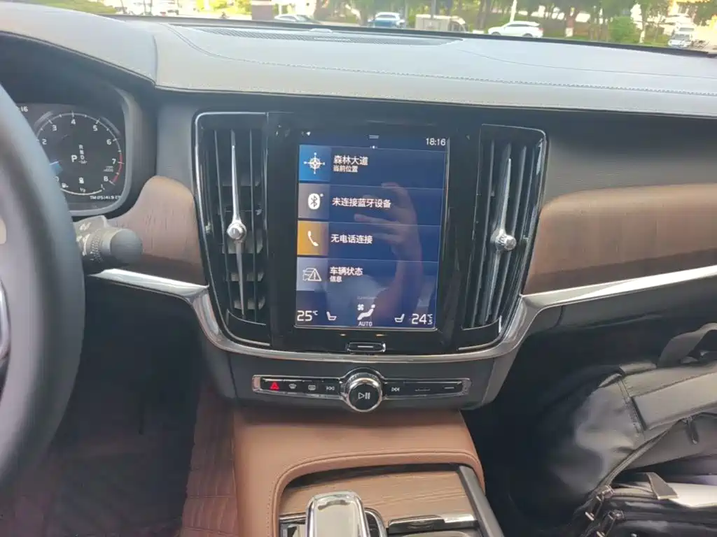 Volvo S90 — миниатюра 13