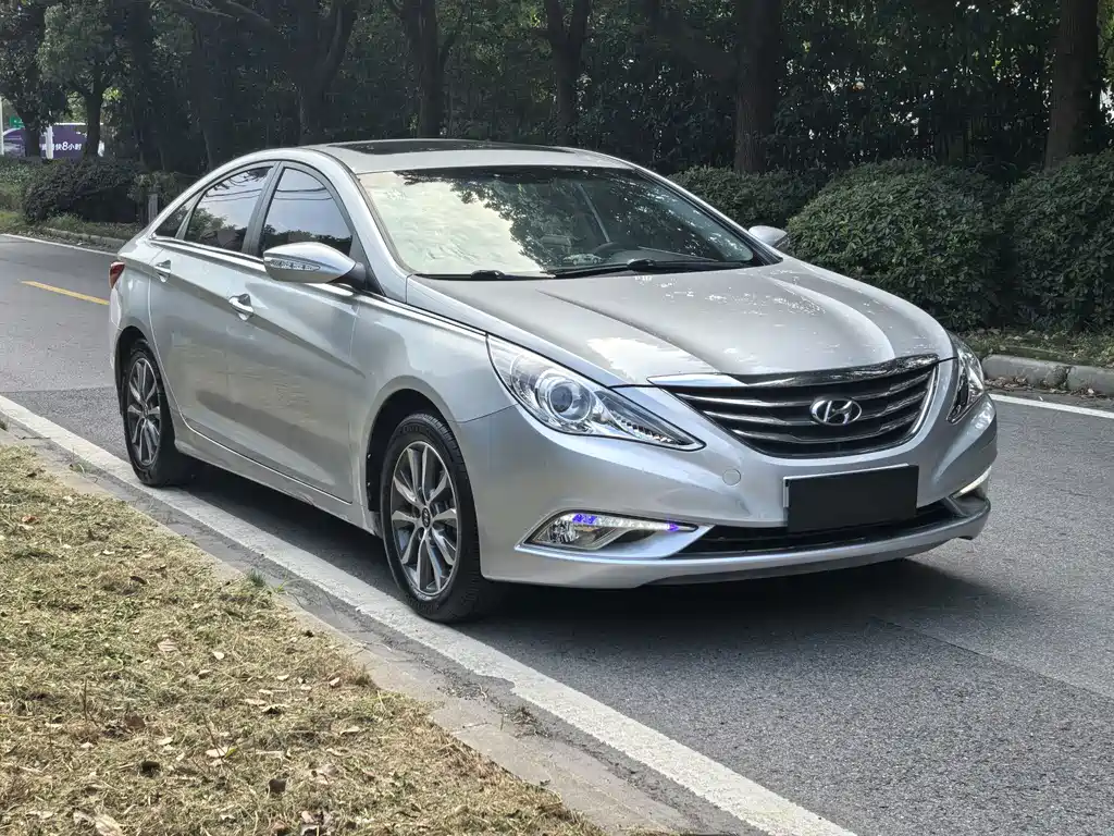 Hyundai Sonata 2.0L Auto Luxury Edition, фото 3